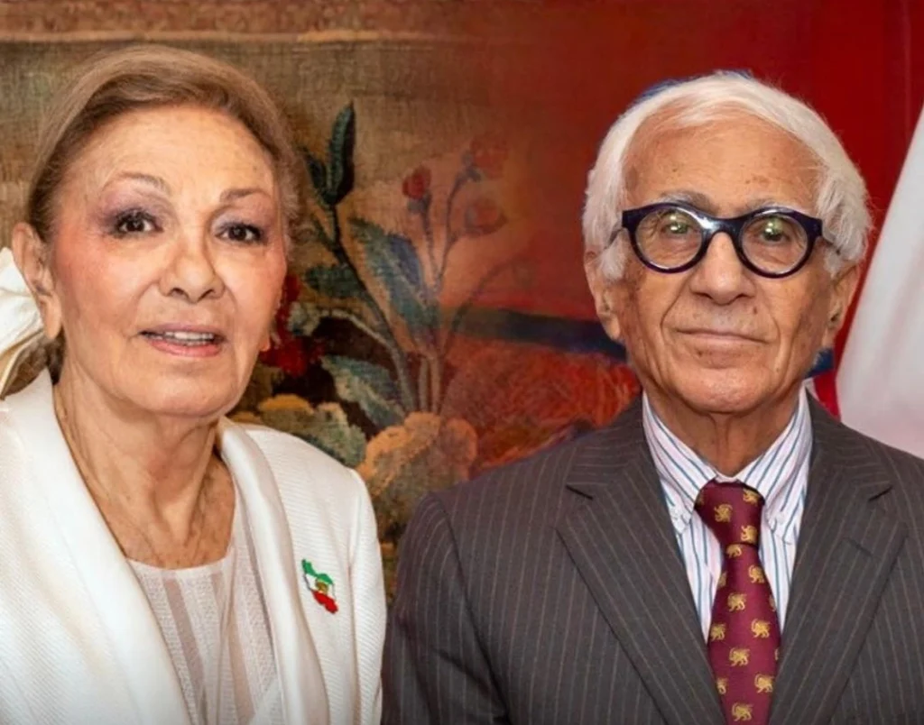 بیوگرافی کامبیز آتابای، رئیس دفتر فرح پهلوی و رئیس فدراسیون فوتبال پیش از انقلاب بیوگرافی کامبیز آتابای، رئیس دفتر فرح پهلوی و رئیس فدراسیون فوتبال پیش از انقلاب