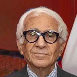 بیوگرافی کامبیز آتابای، رئیس دفتر فرح پهلوی و رئیس فدراسیون فوتبال پیش از انقلاب