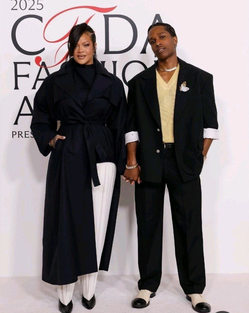 عکس عاشقانه ریحانا و نامزدش وایرال شد عکس عاشقانه ریحانا و نامزدش وایرال شد