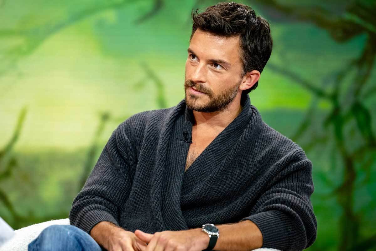 جذاب‌ترین مرد زنده ۲۰۲۵ انتخاب شد  جاناتان بیلی (Jonathan Bailey) کیست؟