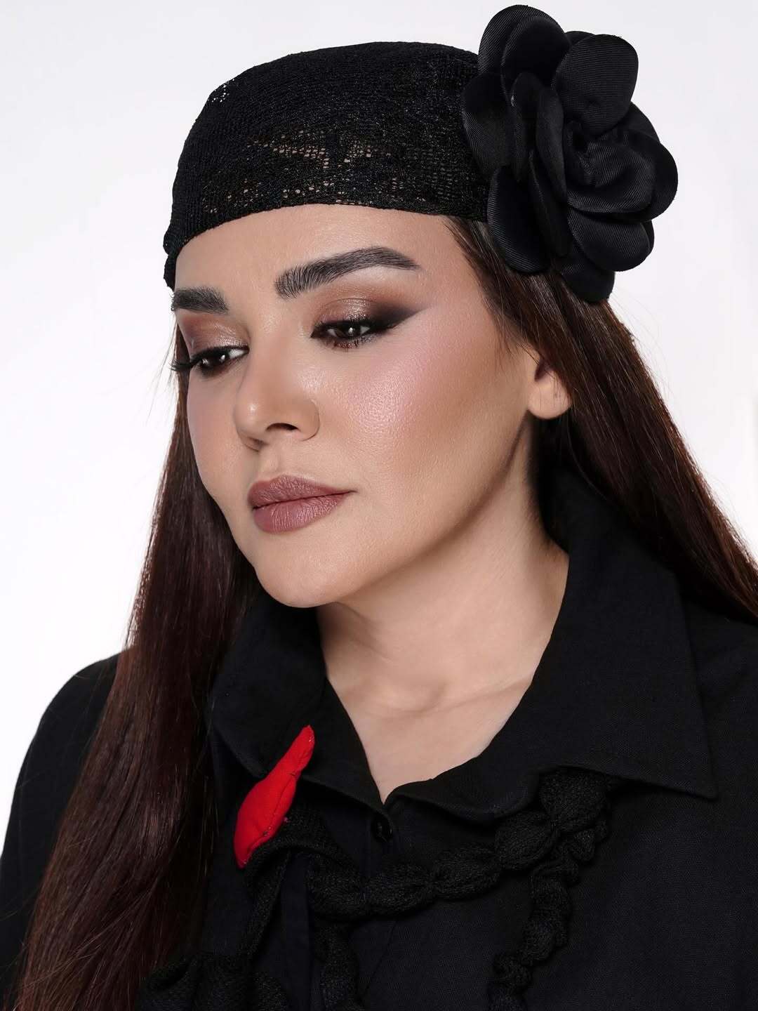 (عکس) میکاپ و استایل جذاب و هماهنگ ندا قاسمی، شیرین سریال «نون خ»