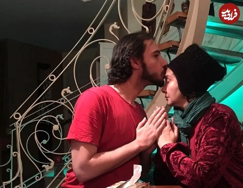 (عکس) «پسر زلیخا» در حال بوسیدن پیشانی مادرش؛ ۱۴ سال بعد از سریال یوسف