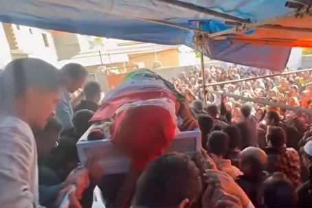 (ویدئو) بدرقه غم‌انگیز صابر کاظمی به خانه ابدی در میان سیل جمعیت