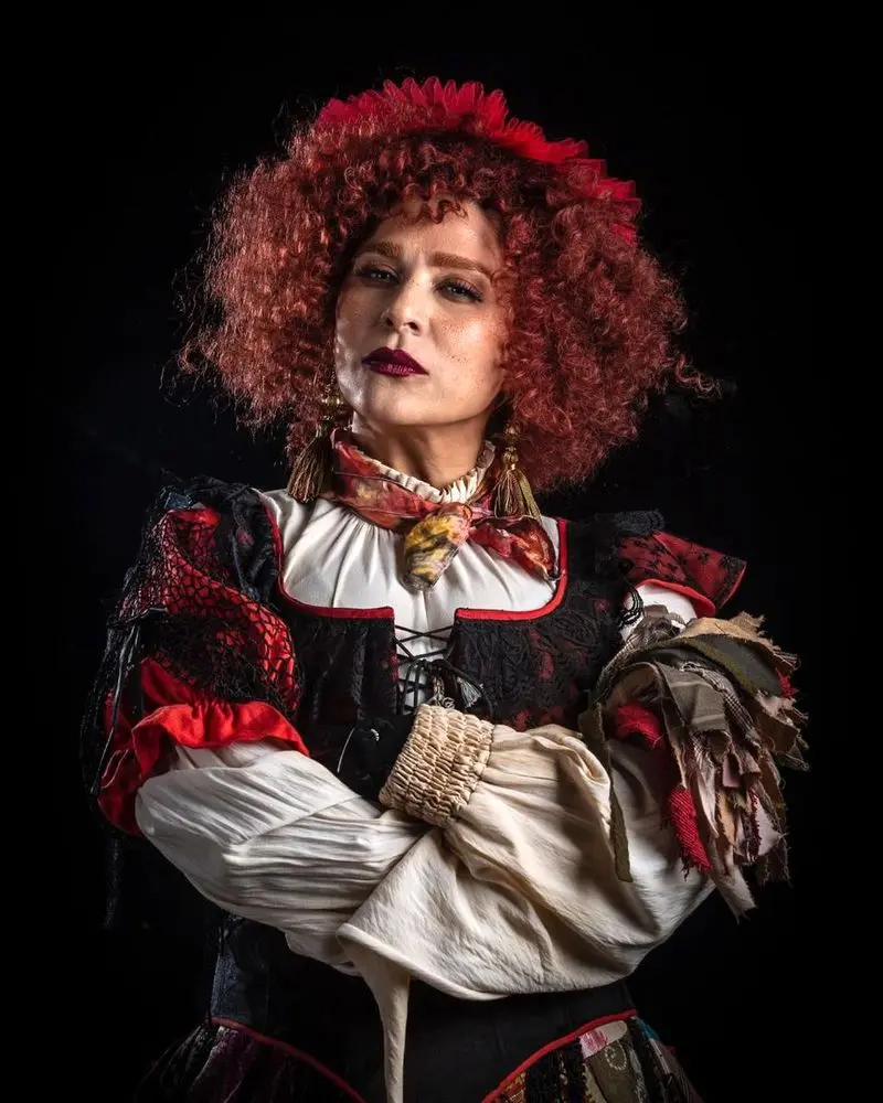 (عکس) گریم جالب سحر دولتشاهی در تئاتر الیورتوییست