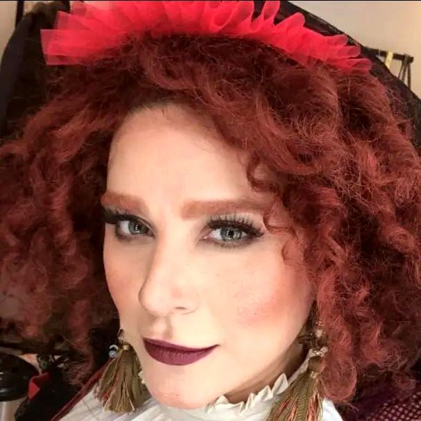 (عکس) گریم جالب سحر دولتشاهی در تئاتر الیورتوییست