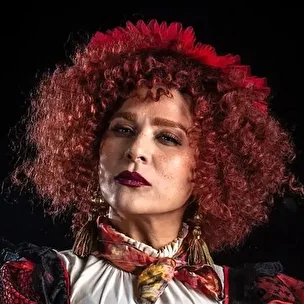 (عکس) گریم جالب سحر دولتشاهی در تئاتر الیورتوییست