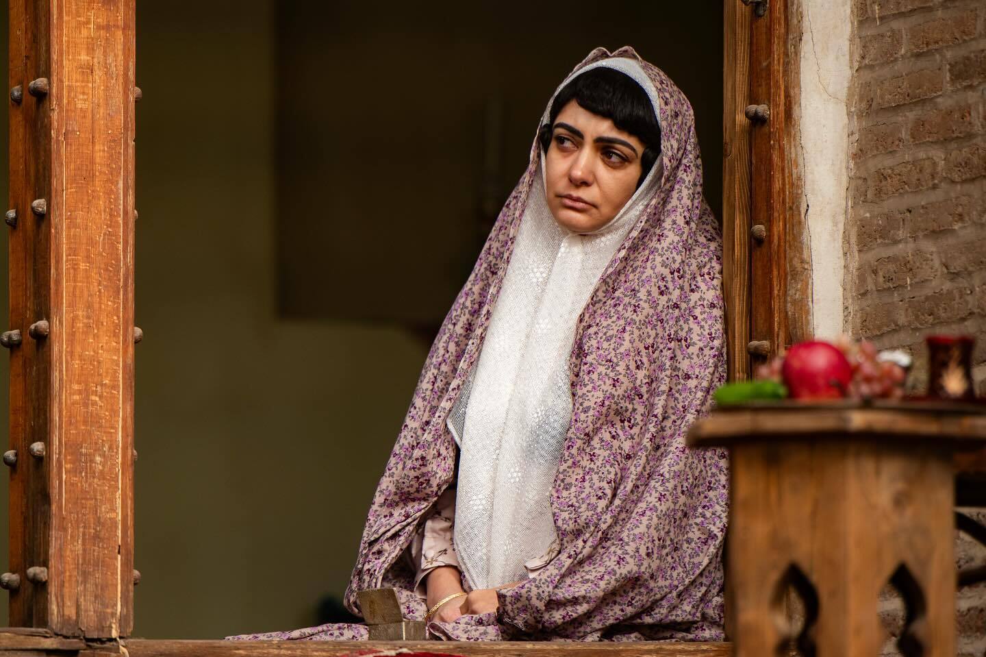 لیندا کیانی با گریم و لباس تاریخی در سریال جدید نرگس آبیار (عکس)