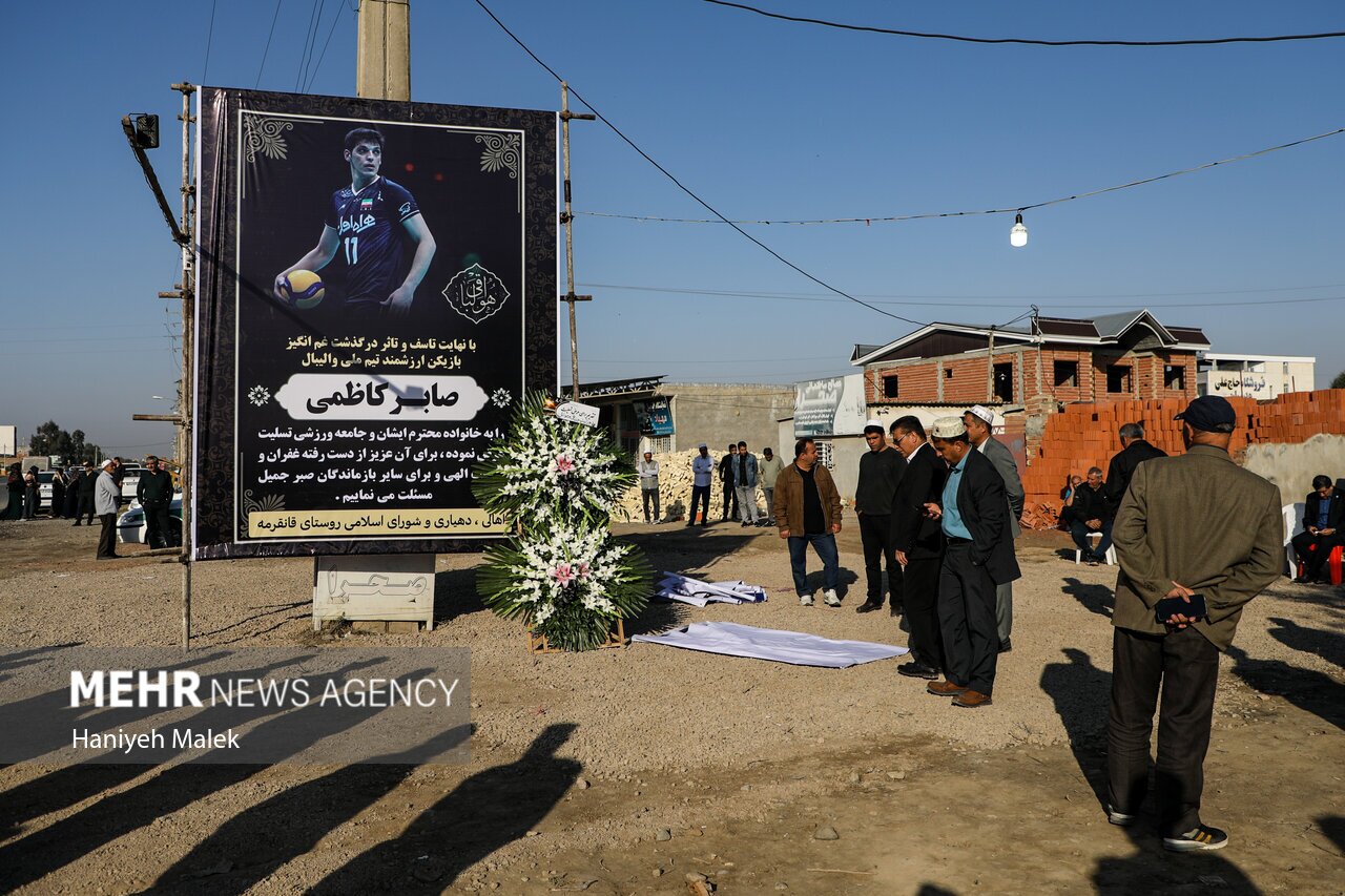 (تصاویر) تشییع پیکر باشکوه زنده یاد صابر کاظمی در آق‌قلا