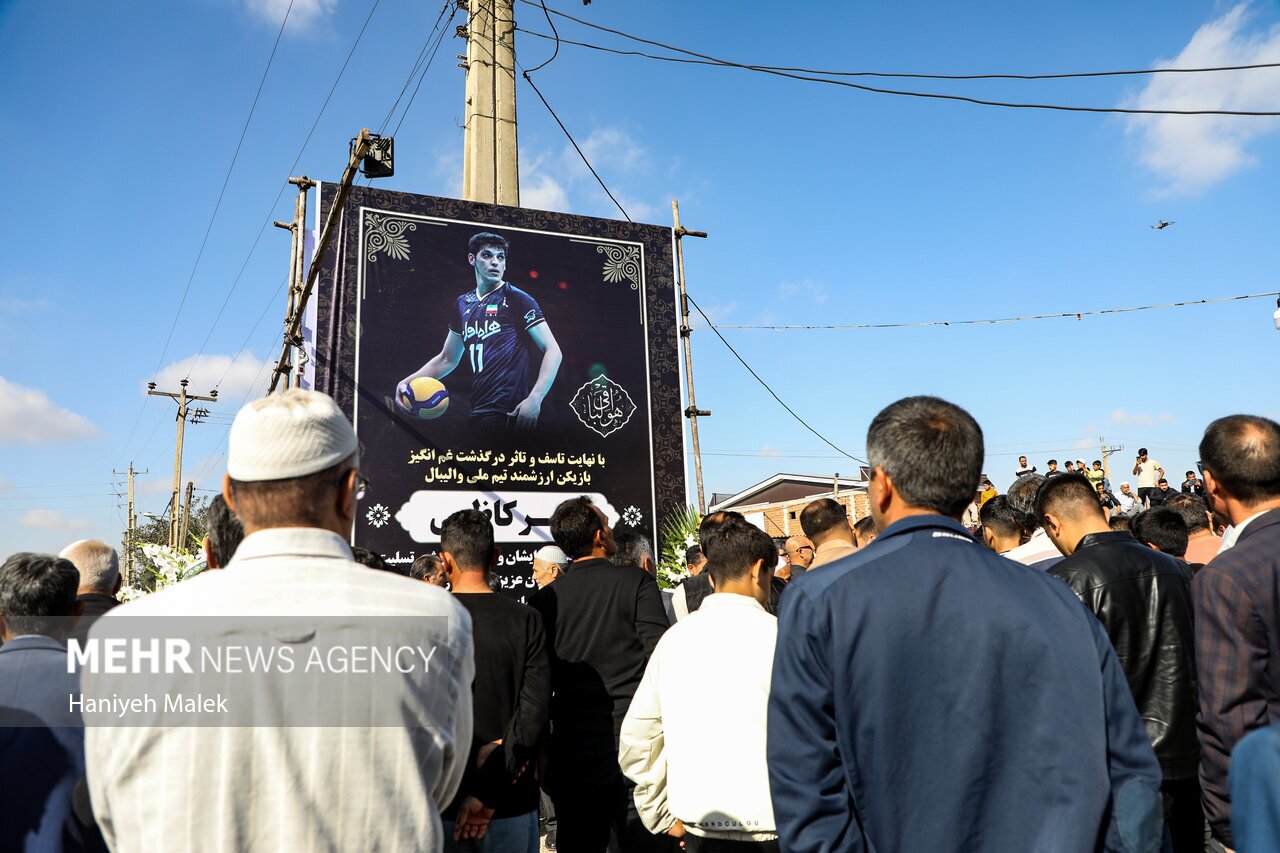 (تصاویر) تشییع پیکر باشکوه زنده یاد صابر کاظمی در آق‌قلا