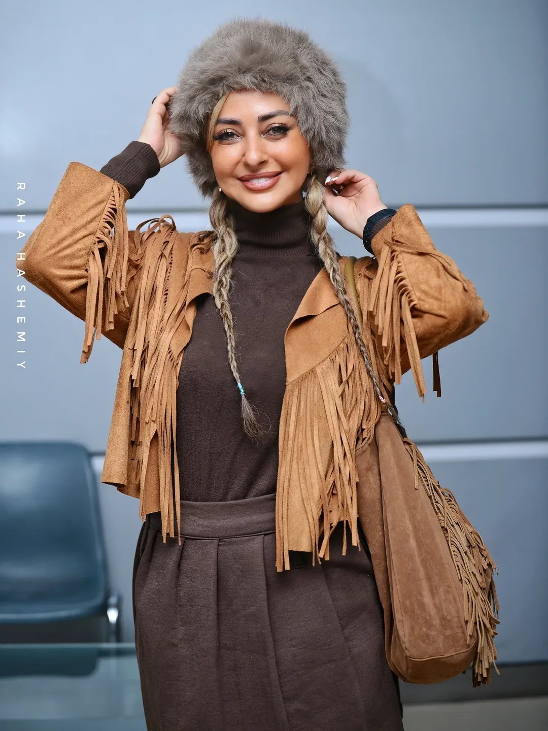 (عکس) تیپ نفیسه روشن با کلاه روسی و لباس سرخپوستی در اکران مردمی فیلم سینمایی شاه نقش