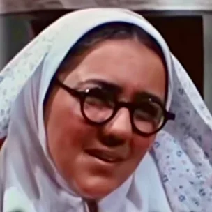 (ویدئو) سکانسی از بازی زویا امامی در سریال «در چشم باد» + بیوگرافی و آثار