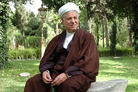 (ویدئو) ادعای عجیب درباره پوشش آیت‌الله هاشمی در استخر