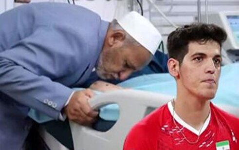 ویدئو | لحظه اعلام خبر فوت صابر کاظمی و اشک‌های پدر