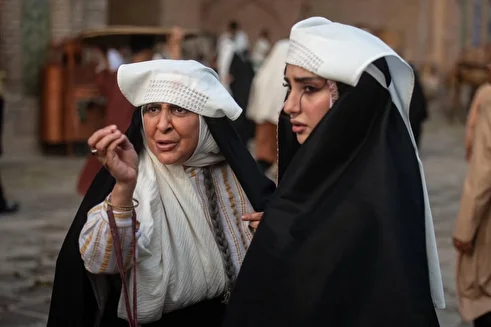 (عکس) بهنوش بختیاری و مرجانه گلچین، دایه و دده در پشت صحنه سریال بامداد خمار