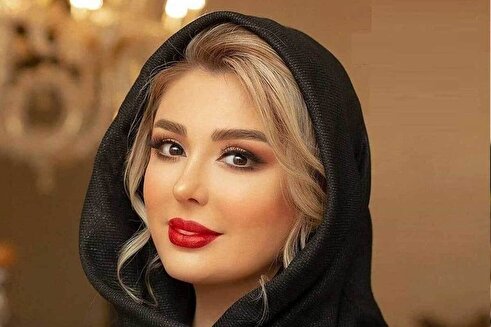 نیوشا ضیغمی با استایل سورمه‌ای؛ جوان‌تر از همیشه!