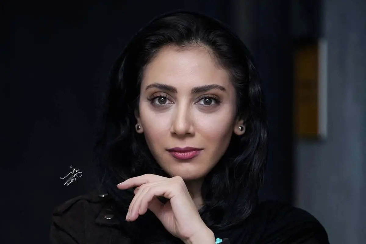 (عکس) رونمایی از گریم خاص و چادری مونا فرجاد در فیلم کمدی «آقای زالو»