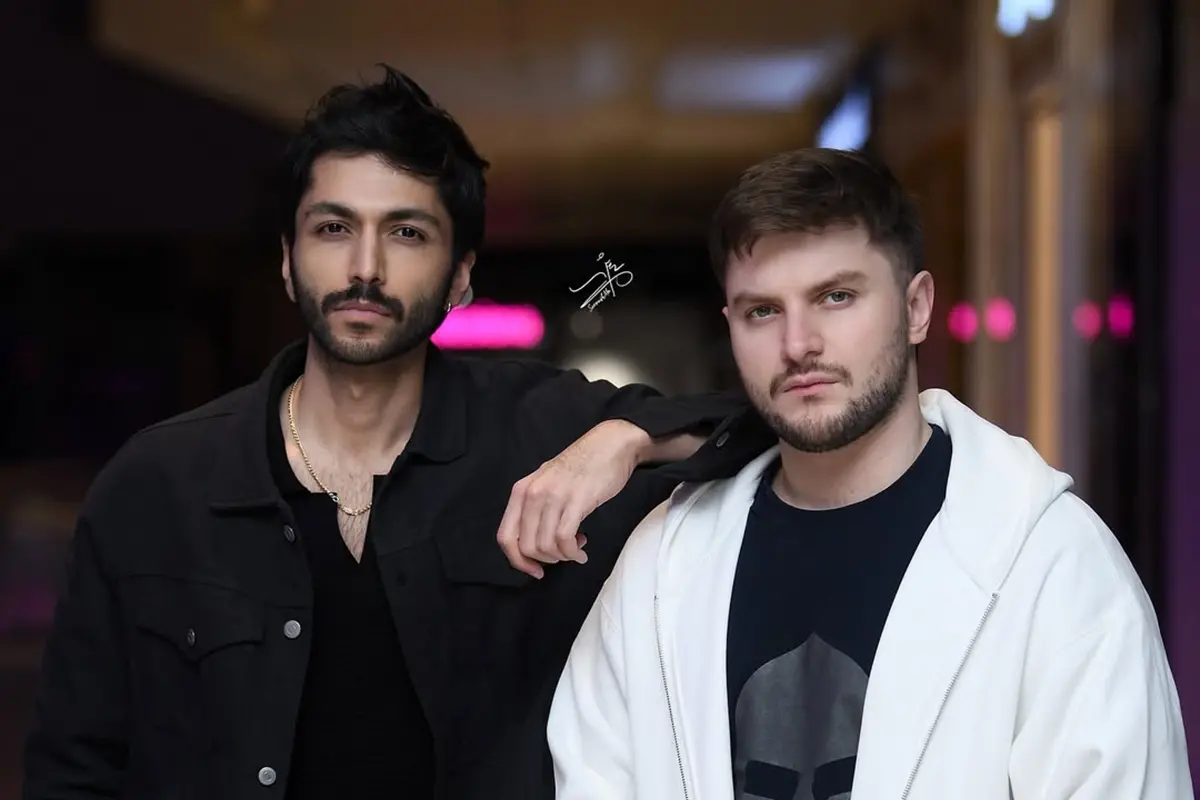 (تصاویر) کیسان دیباج و دارا حیائی در پشت صحنه نمایش شب امتحان