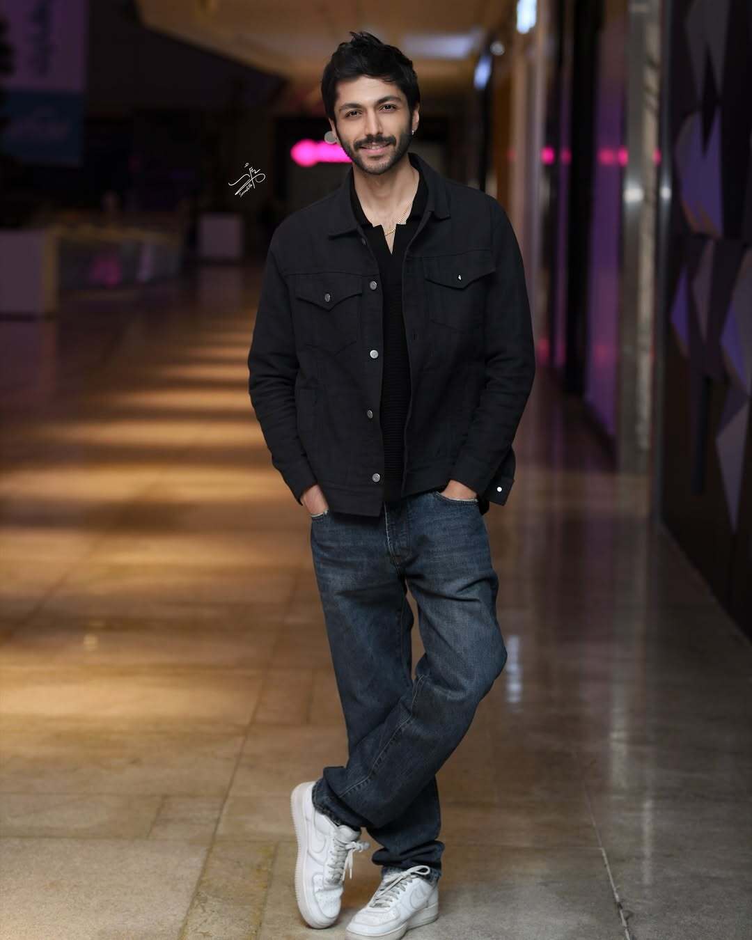 (تصاویر) کیسان دیباج و دارا حیائی در پشت صحنه نمایش شب امتحان