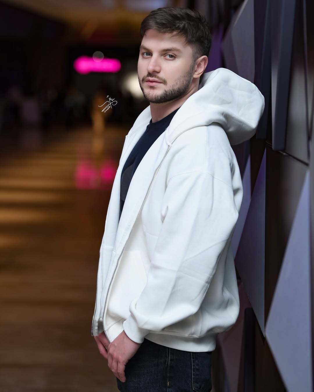 (تصاویر) کیسان دیباج و دارا حیائی در پشت صحنه نمایش شب امتحان