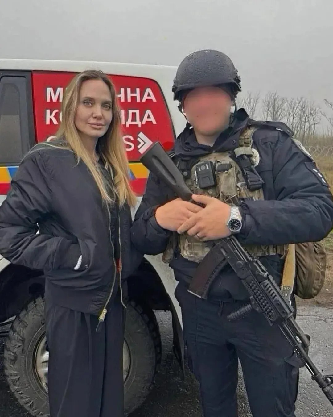 (تصاویر) حضور آنجلینا جولی در مناطق جنگی اوکراین (تصاویر) حضور آنجلینا جولی در مناطق جنگی اوکراین