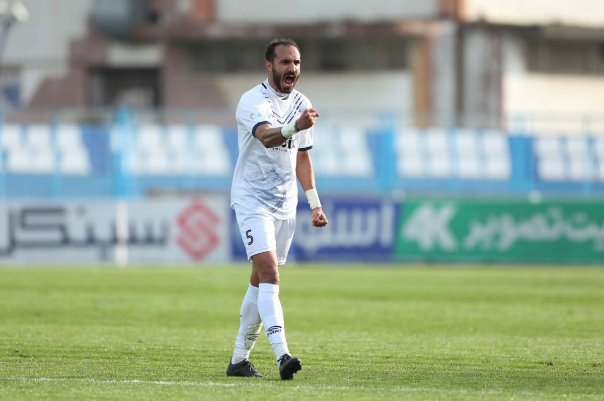 ماجرای ویدئوی جنجالی سعید کریمی و همسرش در ورزشگاه خالی چیست؟ + ویدئو