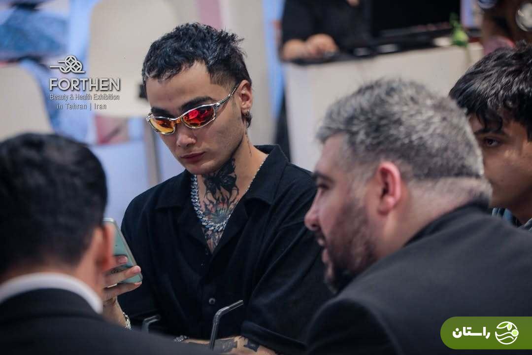 آدور؛ داستان «گرگِ قیچی به دستِ نسل Z» و پسری که با یک ایده ساده، فضای آرایشگری ایران را تکان داد آدور؛ داستان «گرگِ قیچی به دستِ نسل Z» و پسری که با یک ایده ساده، فضای آرایشگری ایران را تکان داد