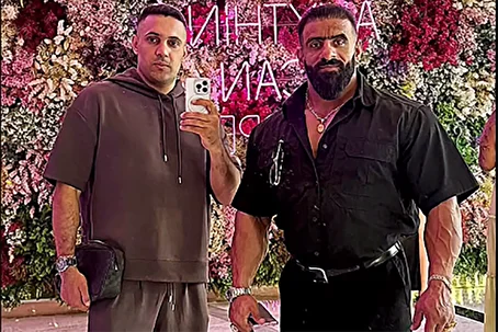 (ویدئو) استایل گنگ هادی چوپان در فرودگاه دبی؛ گرگ پارسی آماده آرنولد کلاسیک می‌شود؟