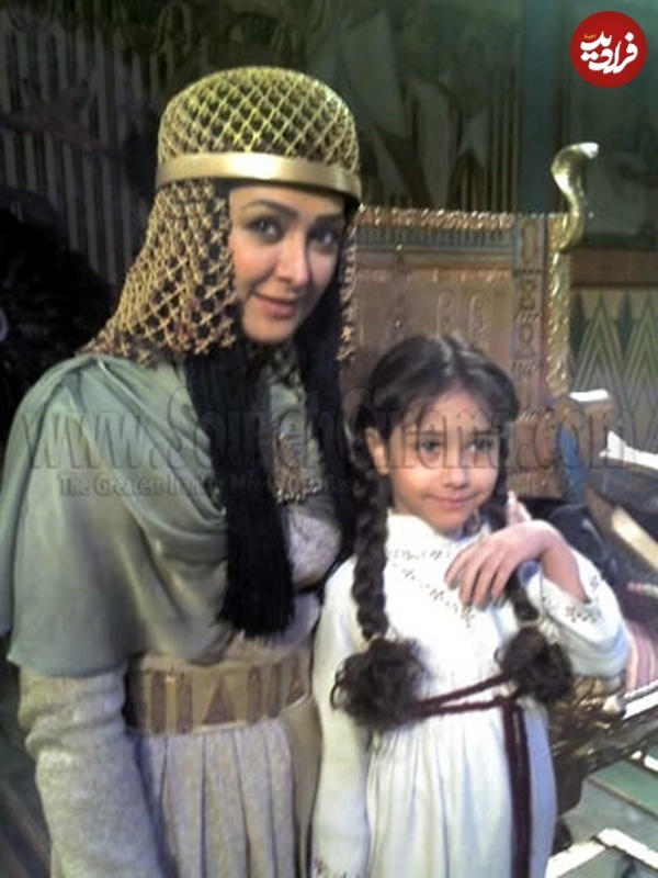 عکس یادگاری همسر و دختر یوزارسیف در پشت‌صحنه سریال