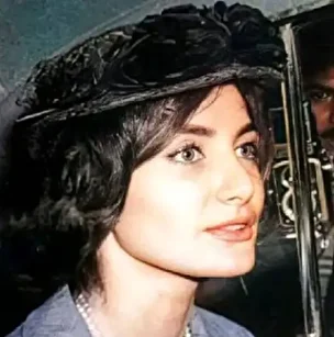 (عکس) تونل زمان؛ شهناز پهلوی در ۴ سالگی پشت فرمان ماشین لوکس؛ سال ۱۳۲۶