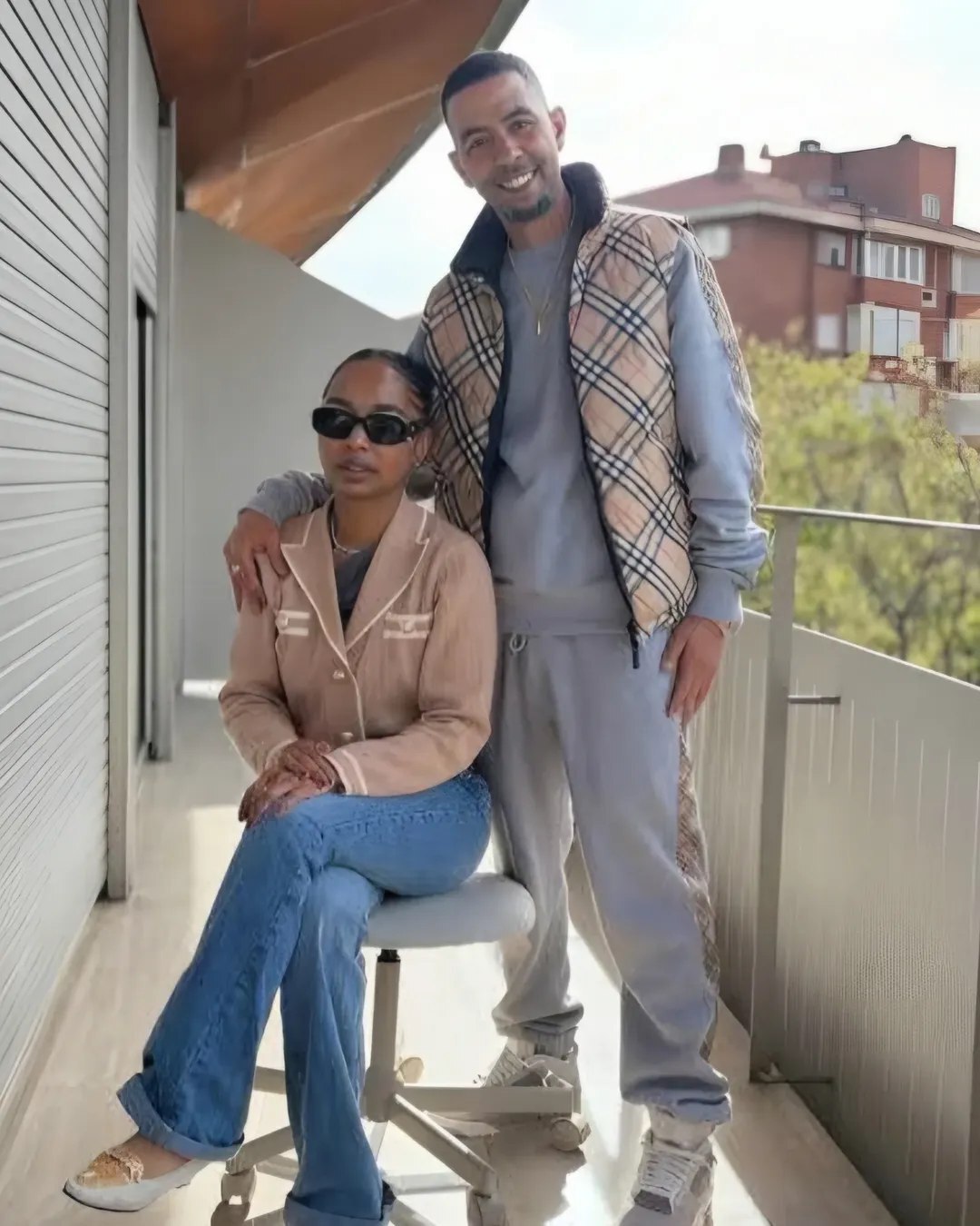 (عکس) پدر لامین یامال با یک دختر ۲۳ ساله نامزد کرد