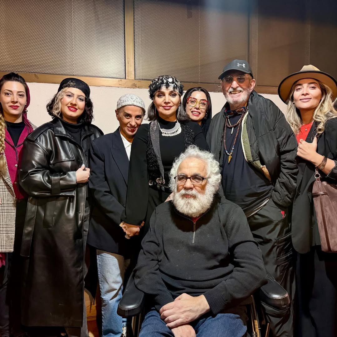 (عکس) استایل خاص الهام پاوه نژاد در مراسم شب علیرضا کوشک جلالی