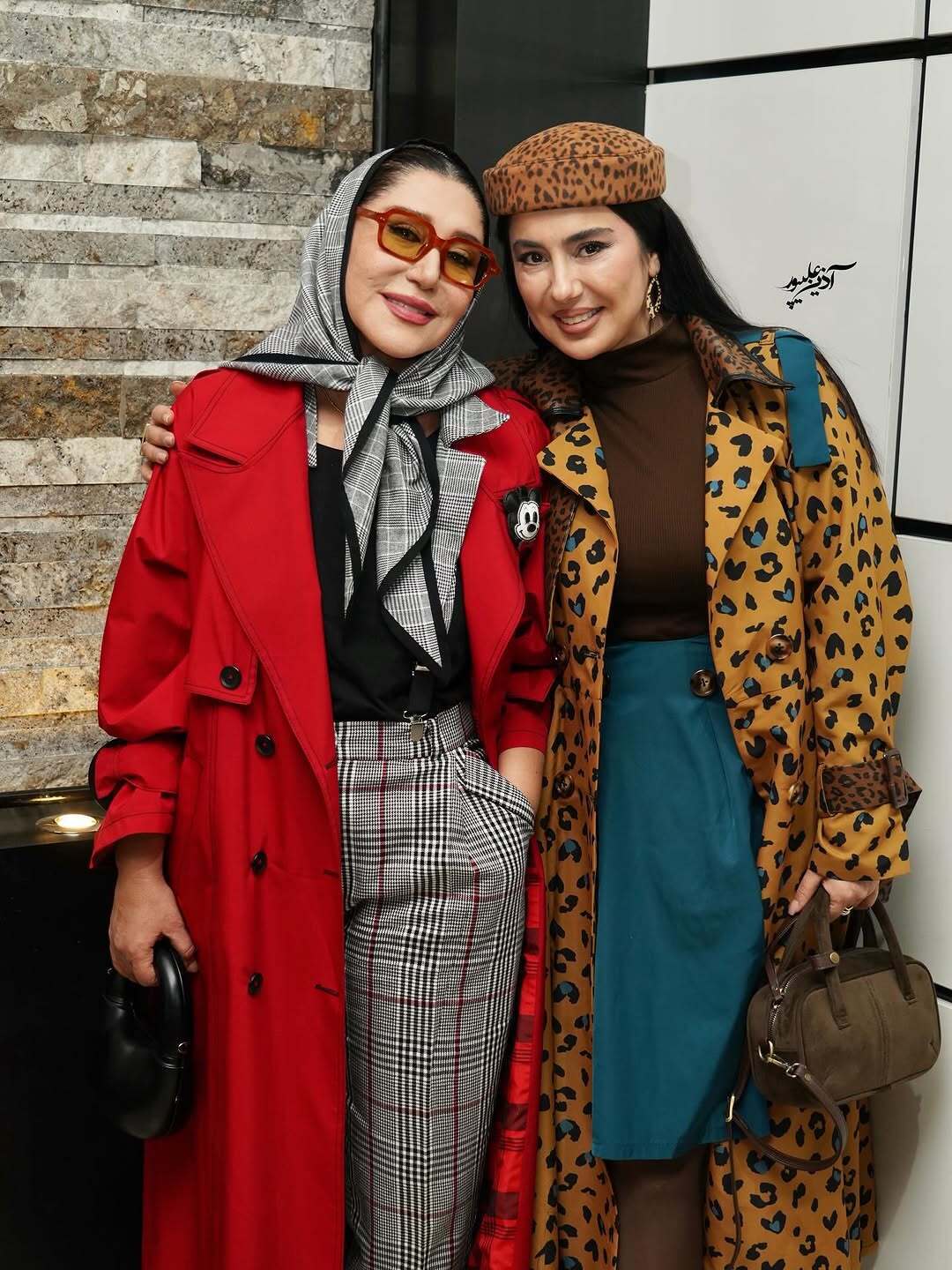 (عکس) استایل فانتزی و متفاوت نسیم ادبی با بارانی قرمز و میکی‌ماوس غوغا کرد