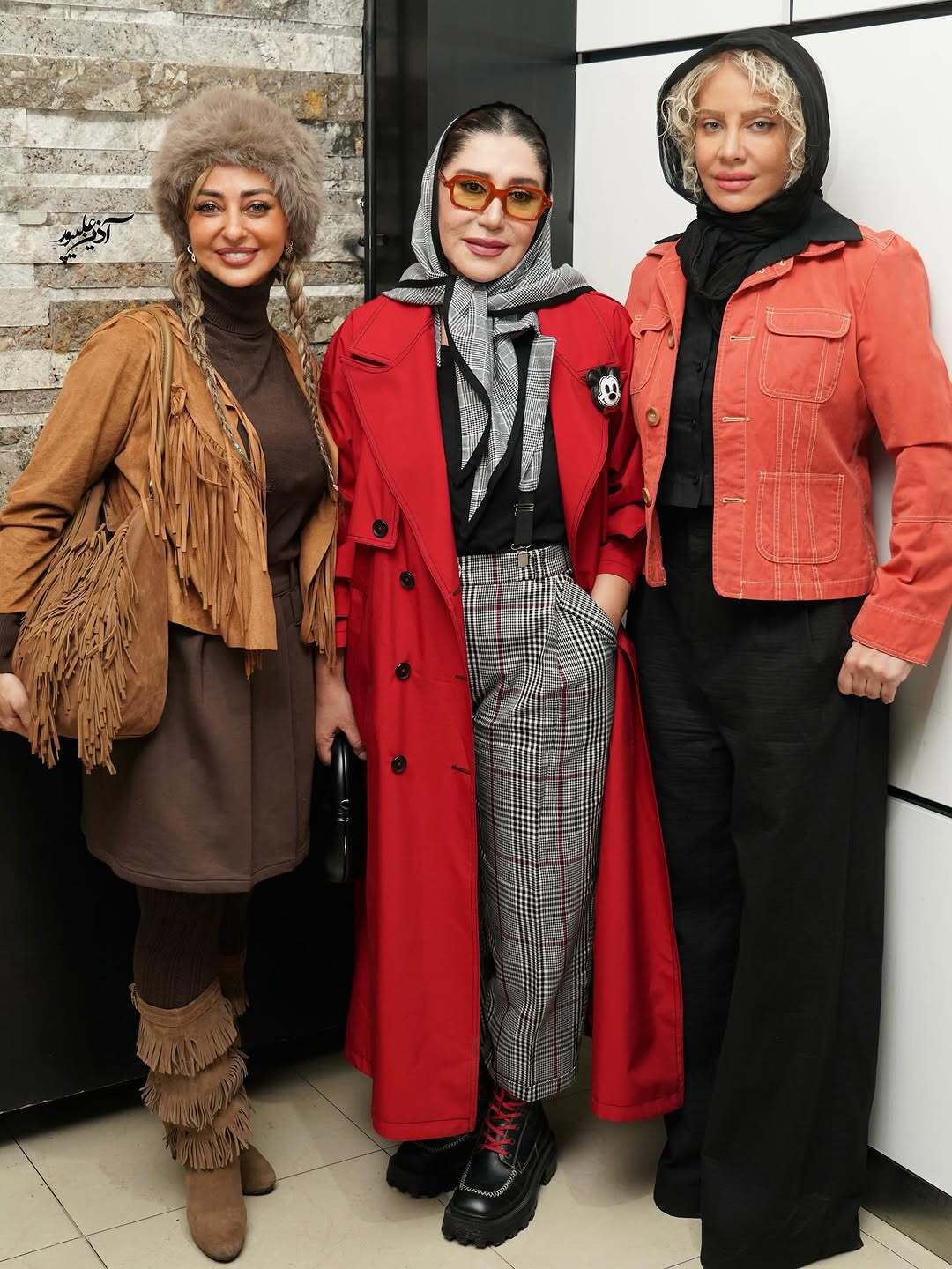 (عکس) استایل فانتزی و متفاوت نسیم ادبی با بارانی قرمز و میکی‌ماوس غوغا کرد