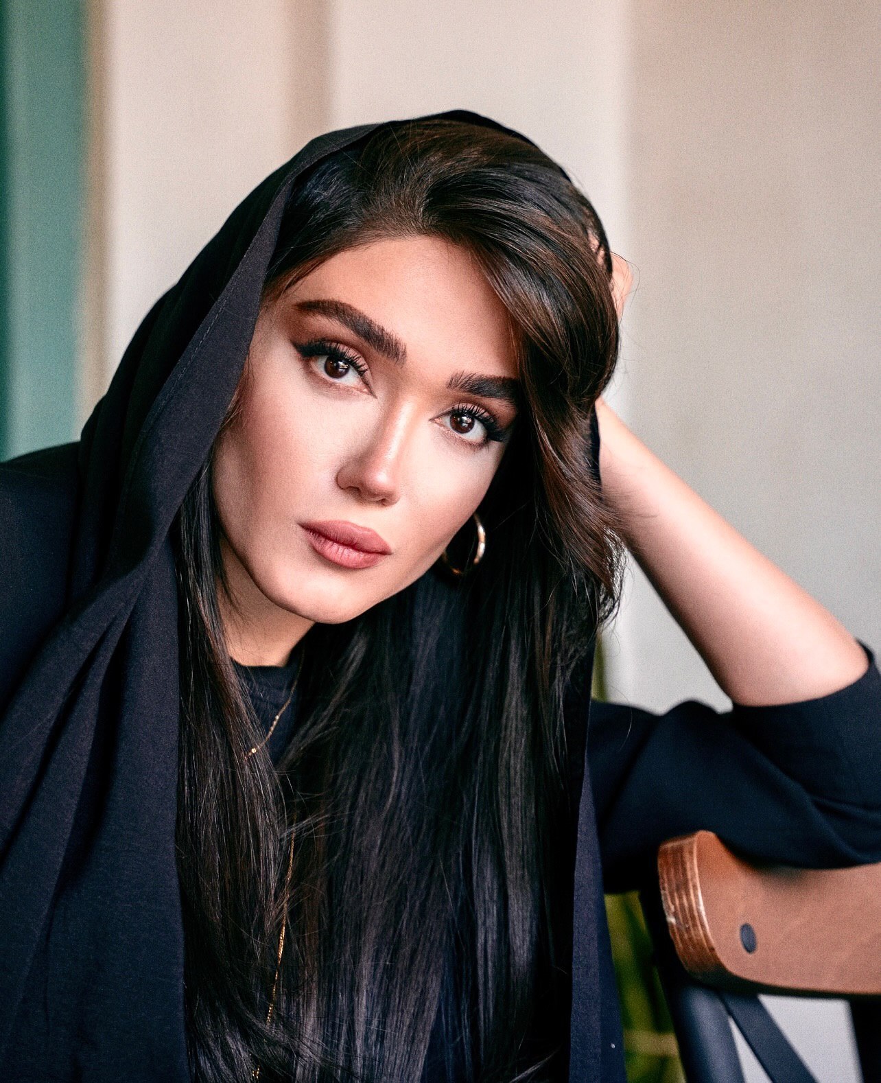 (عکس) چهره کتابخوان فرزانه قاسم‌زاده با استایلی ساده و شیک