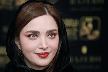 (ویدئو) حضور بهنوش طباطبایی با بادیگارد در جلسه دفاع از پایان نامه!