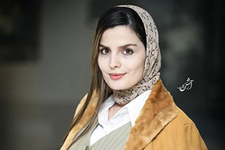 (عکس) غزاله اکرمی در اکران فیلم سینمایی «شاه نقش» با استایلی شیک و کلاسیک