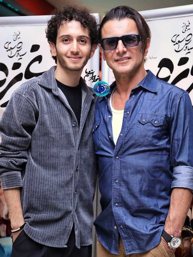 (تصاویر) امین حیایی با پیراهن لی و یک استایل صمیمانه در اکران «غریزه»