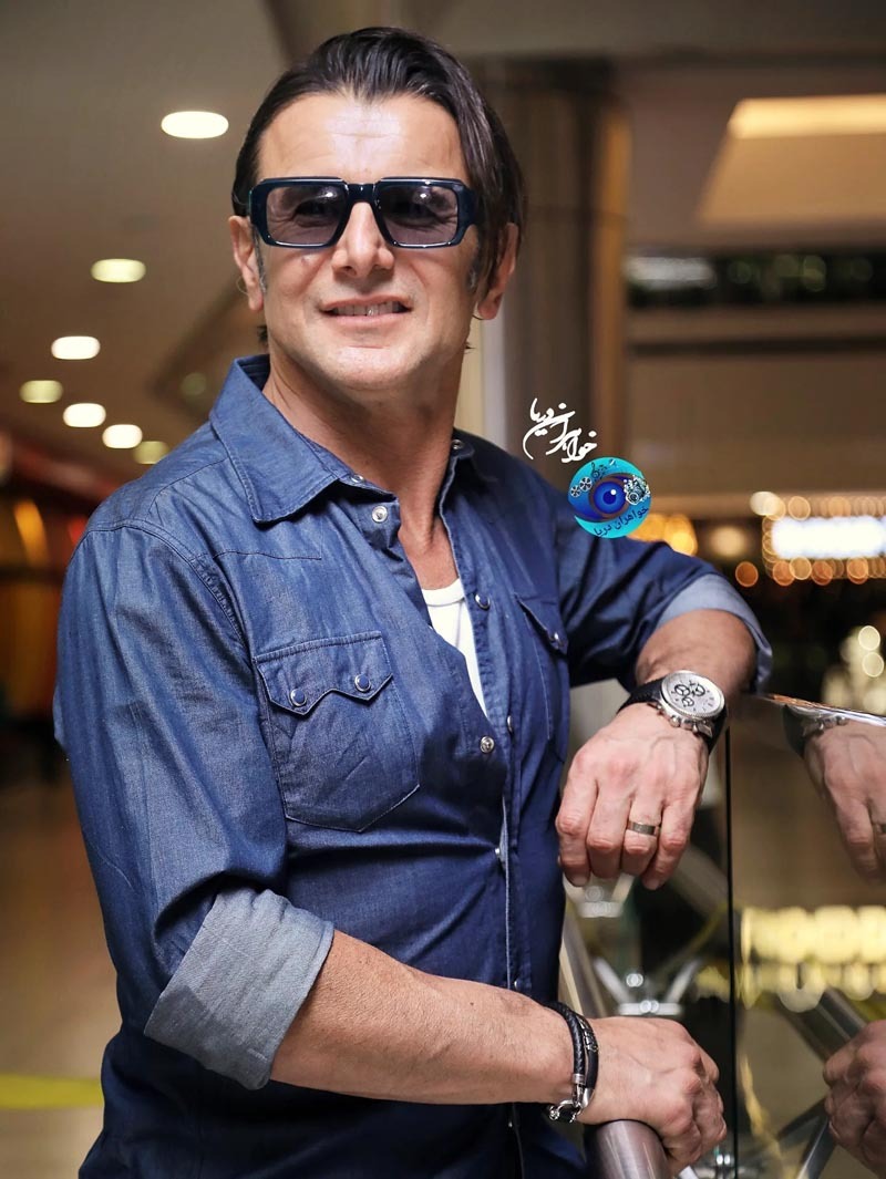 (تصاویر) امین حیایی با پیراهن لی و یک استایل صمیمانه در اکران «غریزه»