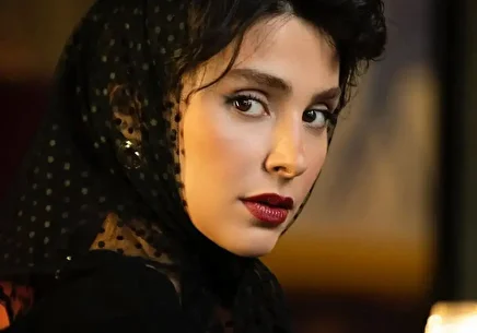 (عکس) پروانه کریستالی لاله مرزبان پربازدید شد؛ بازیگر سریال «آبان» در فوتوشوت هوش مصنوعی