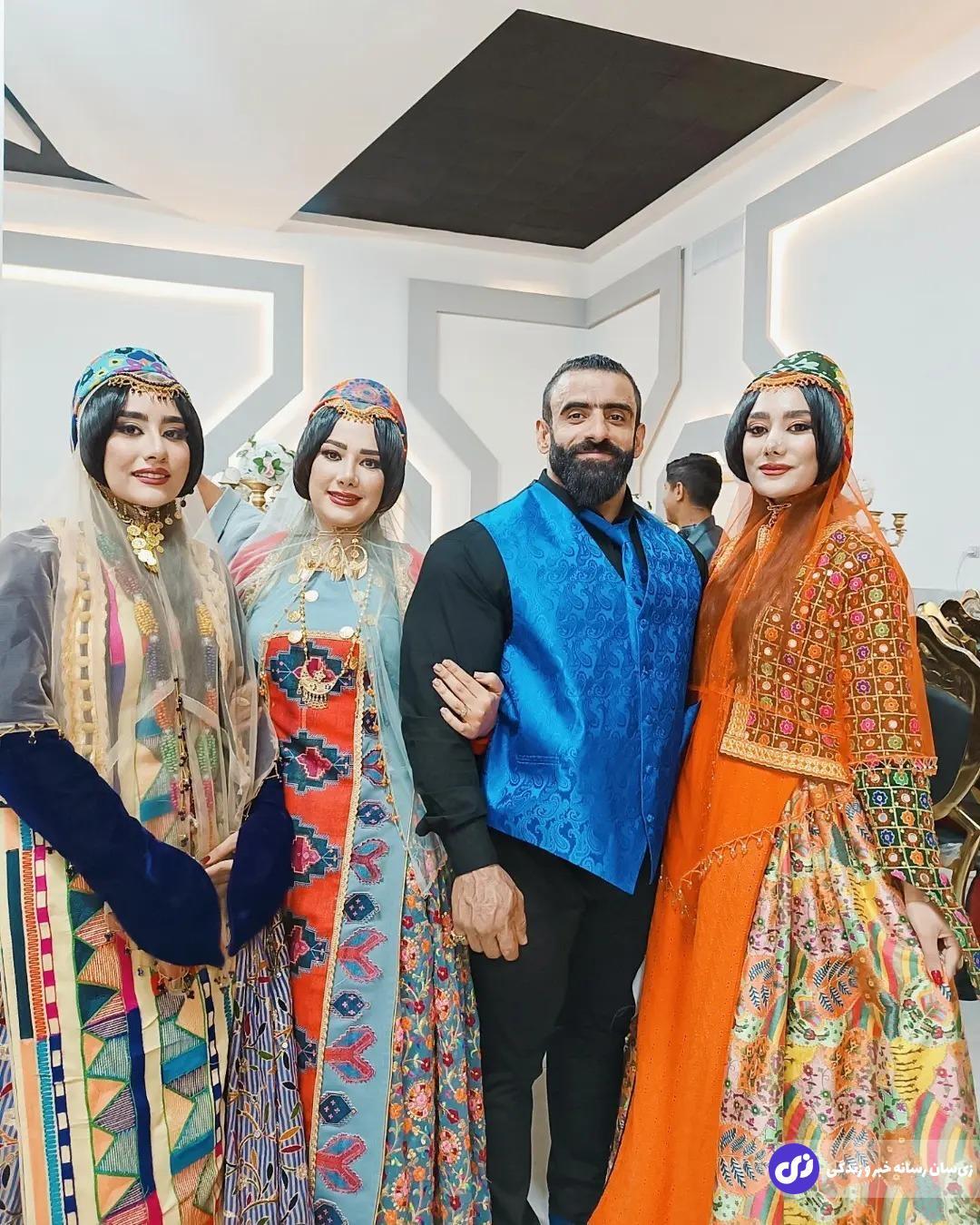 عکسی دیده نشده از هادی چوپان در کنار خواهران و همسرش با لباس محلی