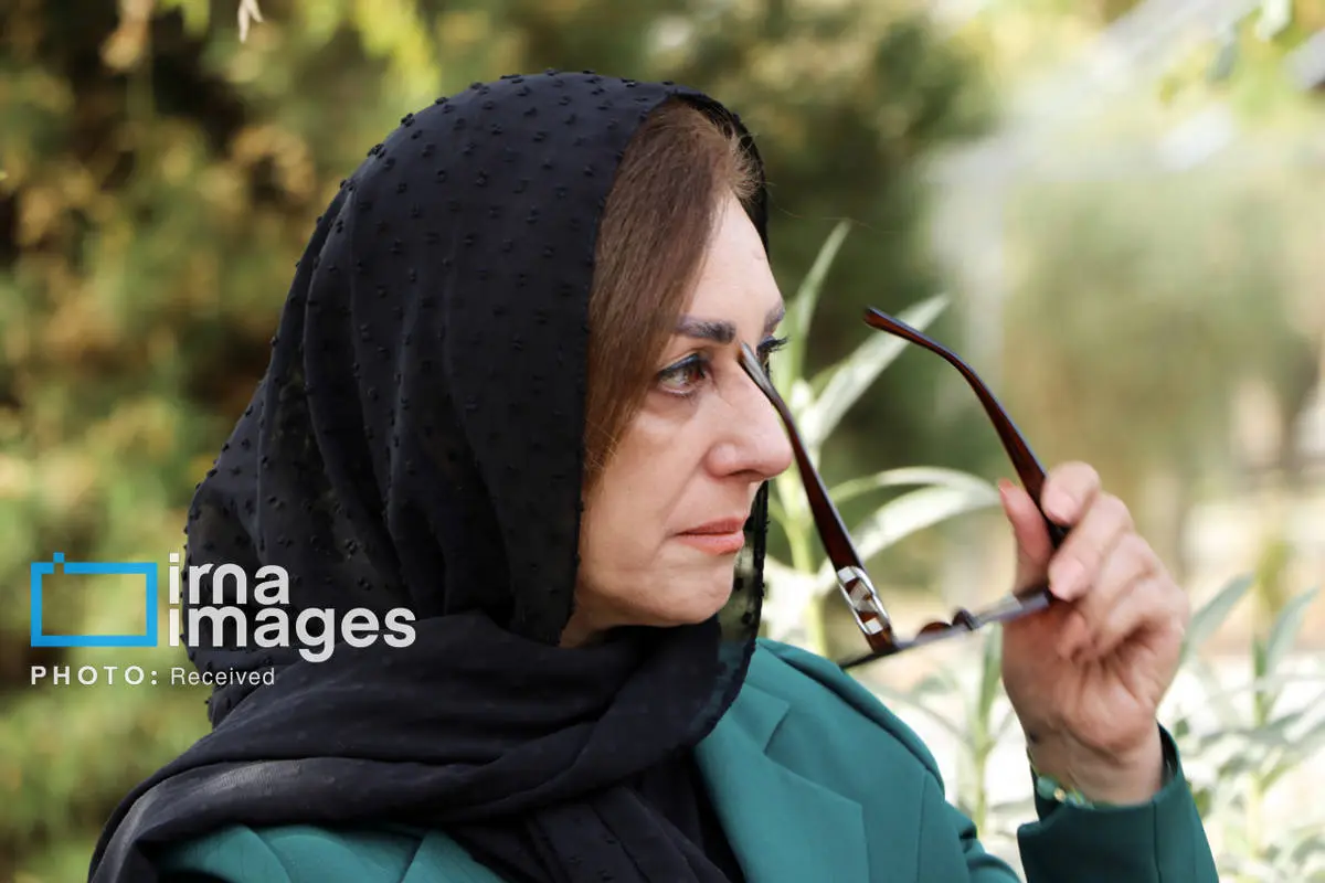 (تصاویر) هنرمندان در تشییع پیکر همایون ارشادی در کرج