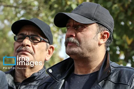 (تصاویر) هنرمندان در تشییع پیکر همایون ارشادی در کرج