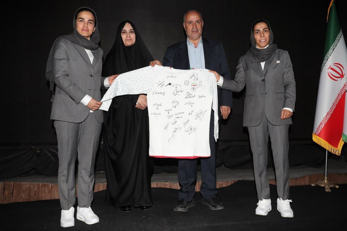 (عکس) استایل رسمی بازیکنان تیم ملی فوتسال زنان پیش از پرواز به دبی