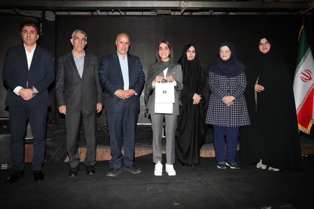 (عکس) استایل رسمی بازیکنان تیم ملی فوتسال زنان پیش از پرواز به دبی