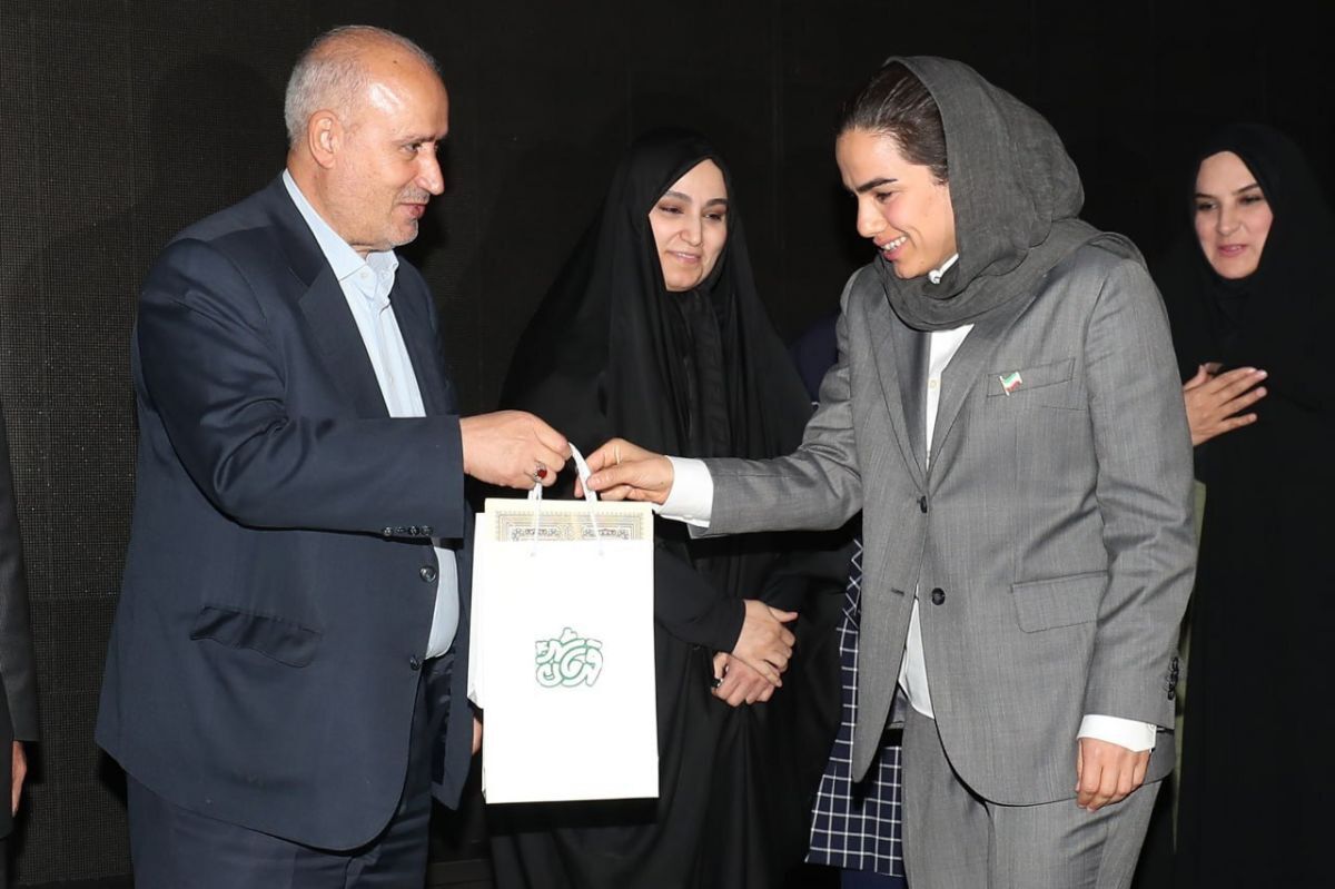 (عکس) استایل رسمی بازیکنان تیم ملی فوتسال زنان پیش از پرواز به دبی