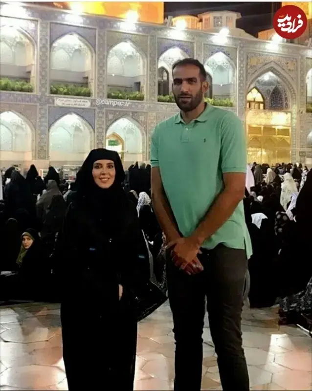 (عکس) تونل زمان؛ قاب دونفره نفرتی‌تی همسر آخناتون و غولِ مختارنامه در حرم امام رضا؛ سال ۹۶