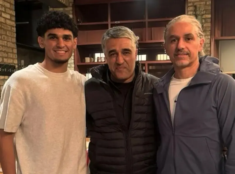 (عکس) پژمان جمشیدی در کنار برادر و برادرزاده‌اش در کانادا