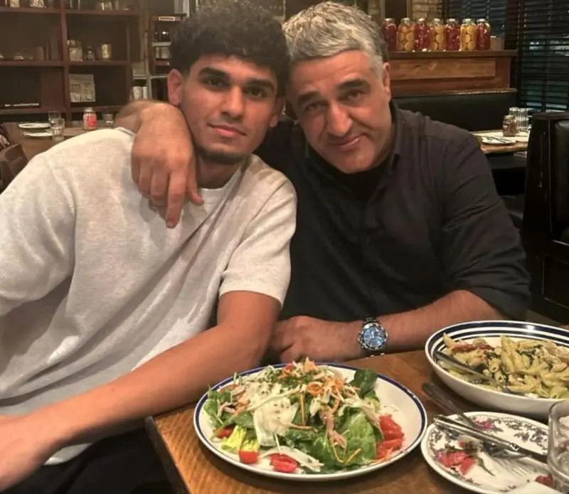 (عکس) پژمان جمشیدی در کنار برادر و برادرزاده‌اش در کانادا