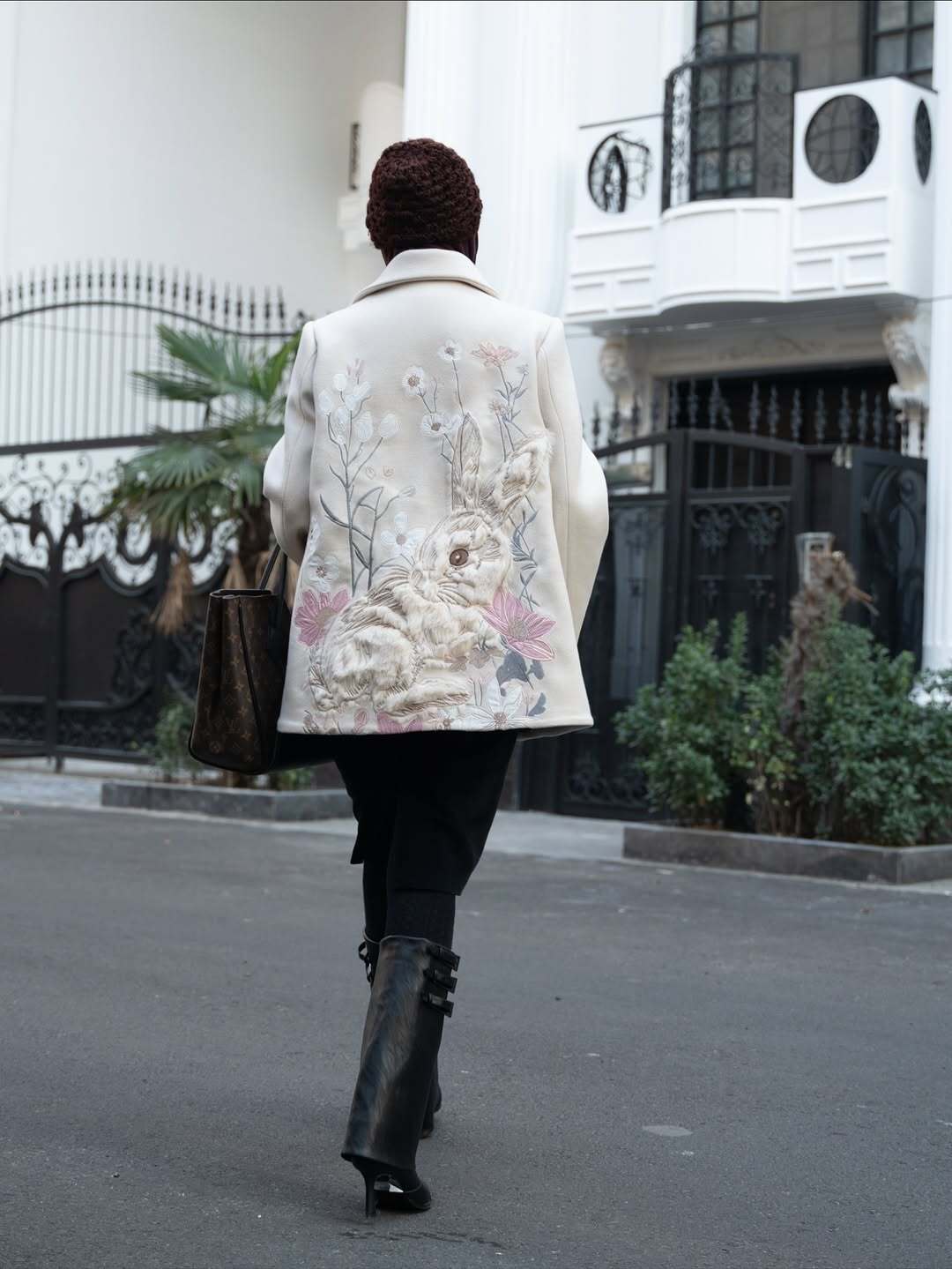 (عکس) استایل آرام جعفری با پالتو گلدوزی ابریشم