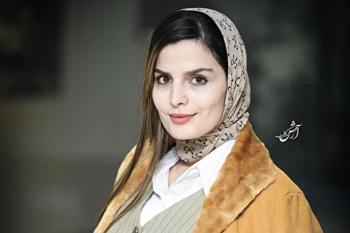 (عکس) غزاله اکرمی در اکران فیلم سینمایی «شاه نقش» با استایلی شیک و کلاسیک